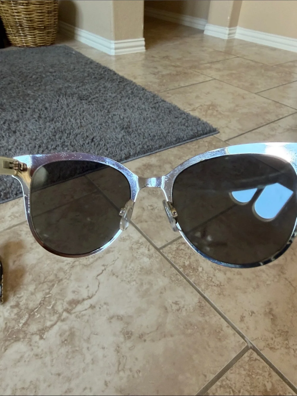Unbranded silver mirror sunglasses